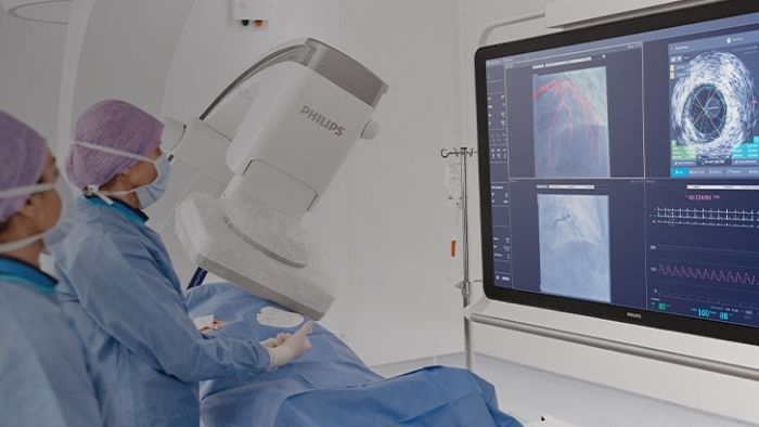 Doctors using monitor to analyze scan
