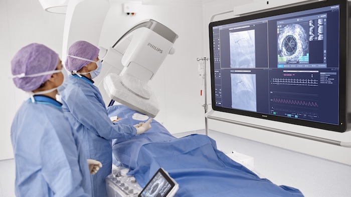 Doctors with FlexArm and patient looking at screen