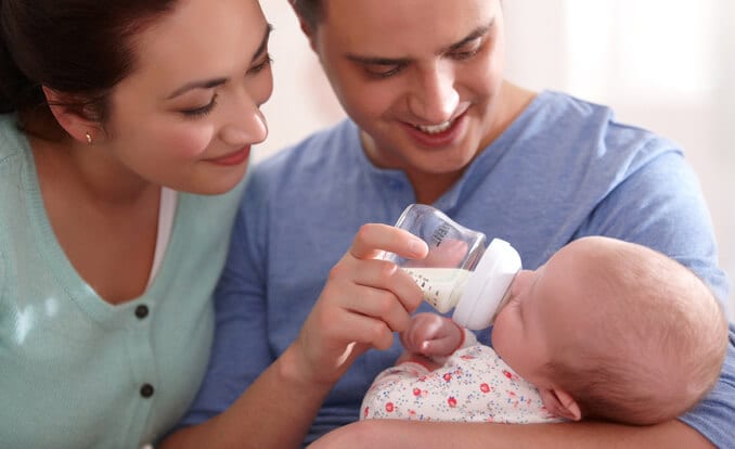 Preparing a bottle feed for your baby