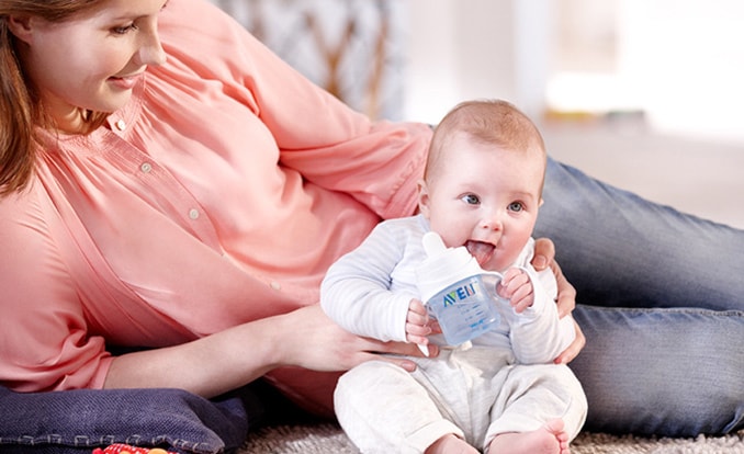 Moniteur bébé, MYPIN Babyphone Vidéo sans Fil avec 1280 * 720 écran LCD 4,3  '' et Caméra Robot, Audio Bidirectionnel, Mode VOX et Alerte de  Température, Vision Nocturne 