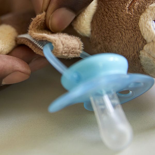 Plush toy works with all Philips AVENT soothie and pacifiers