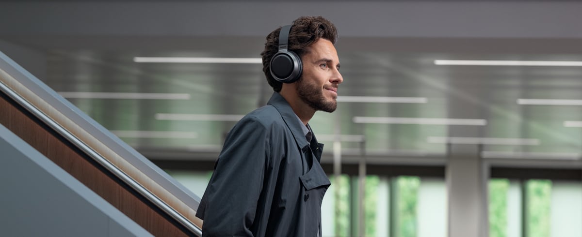 A man listening to music using Philips X3 headphone