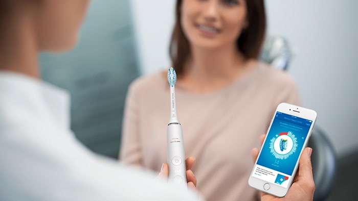 Comparison of the reduction in gingivitis and plaque following home-use of Philips Sonicare DiamondClean Smart with Premium Plaque Control brush head and Oral-B Genius 8000 with FlossAction brush head
