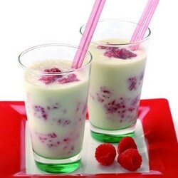 Apple smoothie with buttermilk and raspberry | Philips