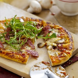 Pizza with Salami and Mushrooms | Philips