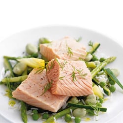 Steamed salmon with green vegetables | Philips