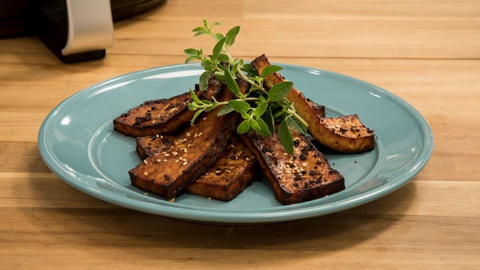 Airfryer XXL Sweet Gingery Tofu “Bacon”