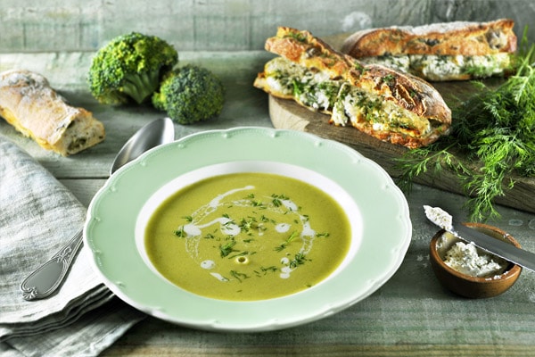 Broccoli soup with goats' cheese | Philips