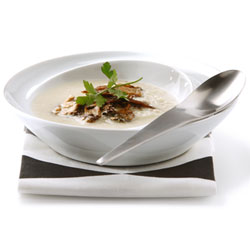 Almond soup with c�pe mushrooms | Philips