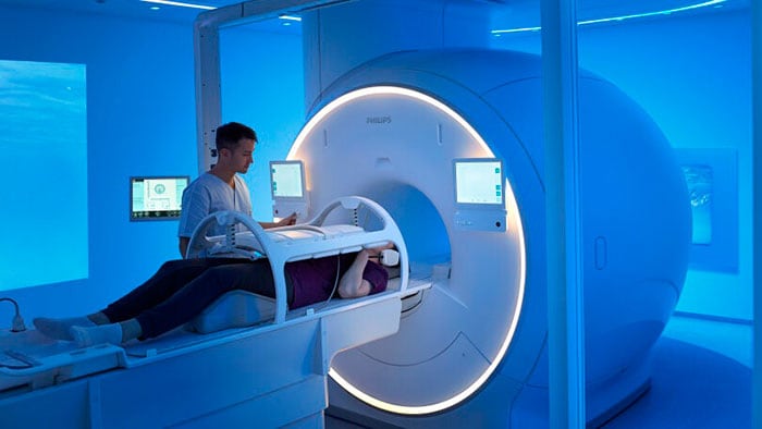 Philips BlueSeal MR RT in use -  